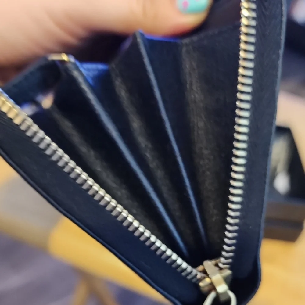 Yves Saint Laurent Black Wallet - Picture 4 of 11